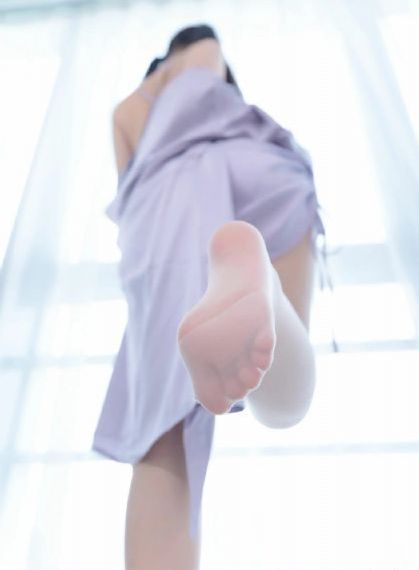 亲嘴伸进内衣揉胸口激烈文章_剧情片高清在线