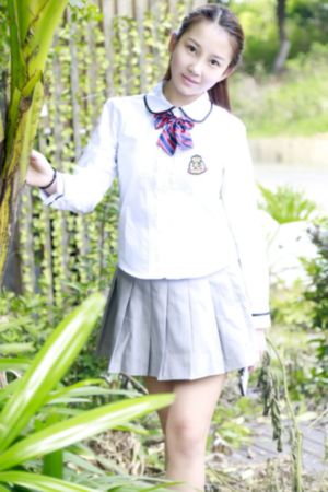 小资女孩向前冲_HD完整在线观看